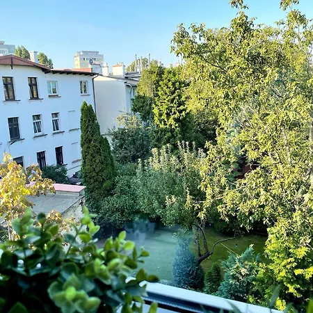Lily - Ideal For Groups And Families Near Train Station Apartment
