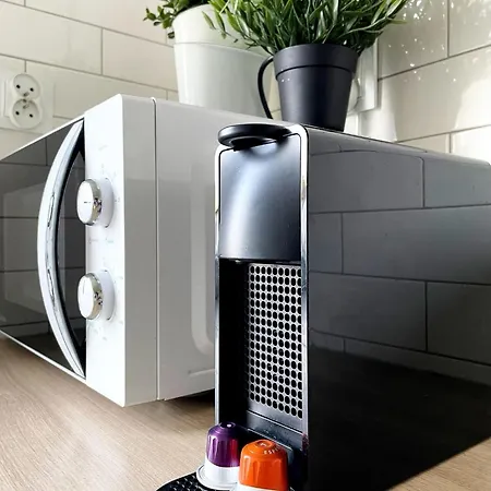 Lily - Ideal For Groups And Families Near Train Station *